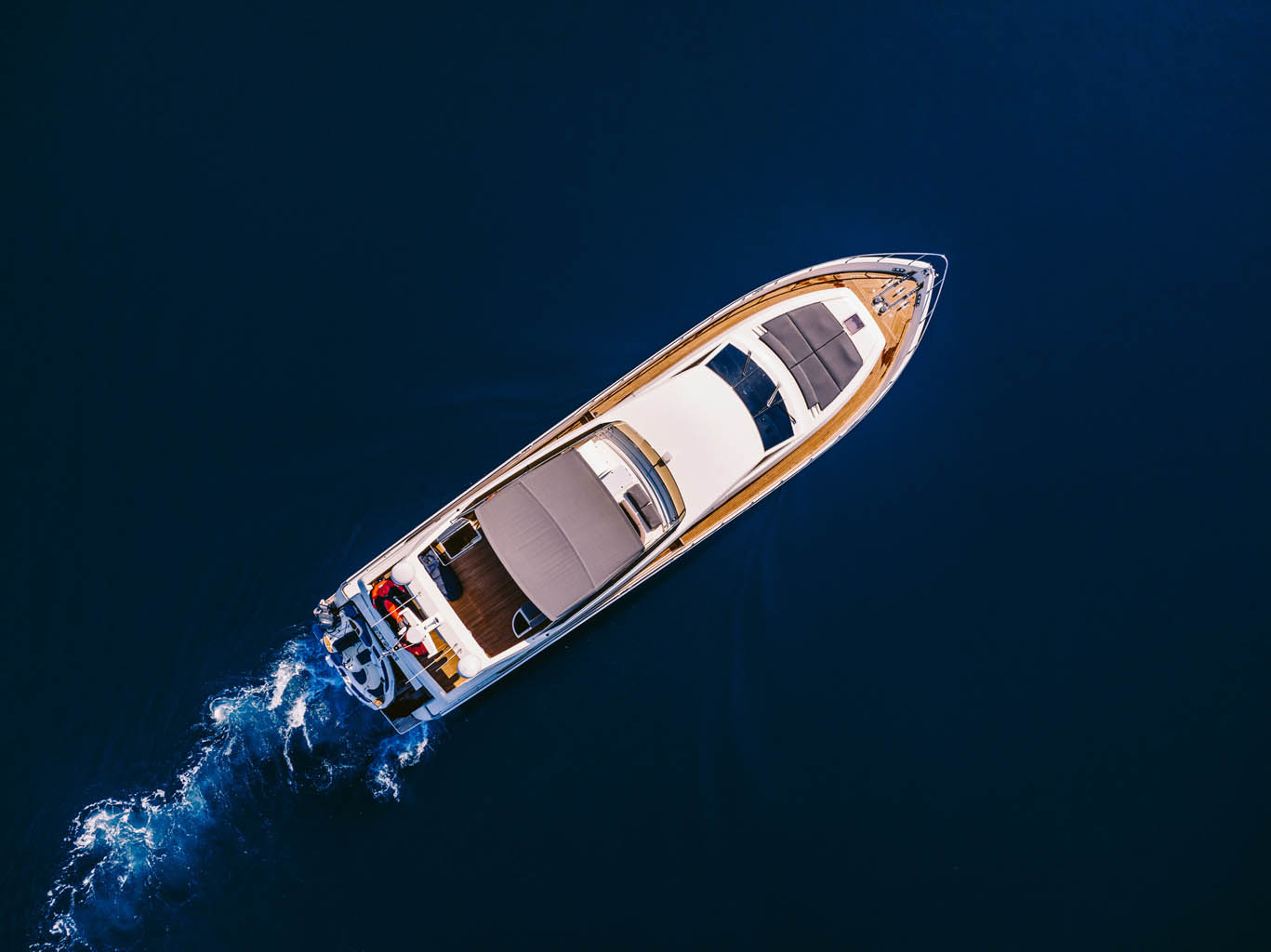 ferreti-81-yachts-mairef-yachting-1